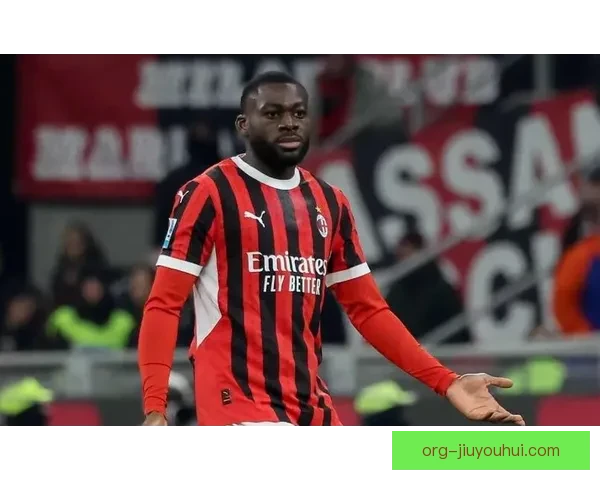 福法纳加盟米兰强化中场实力助力球队新赛季表现